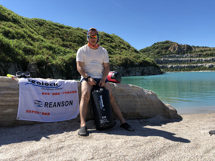 Bepergian Melalui Alam, Waterproof First: Ransel tahan air yang dirancang secara unik dari Sealock Outdoor