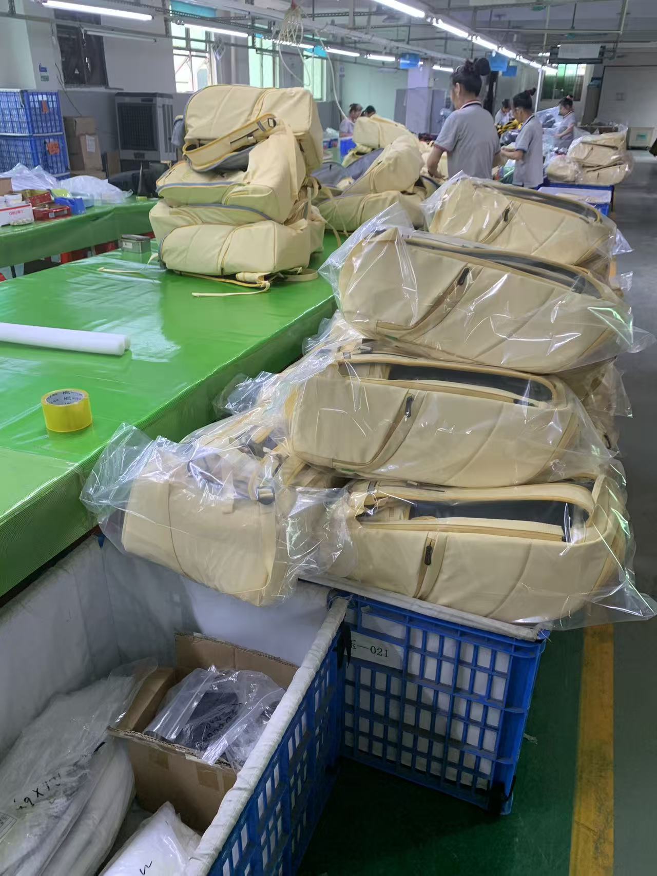 Behind the Seam: Mengurangi Kelelahan Struktural dalam Produksi Tas Ransel Tahan Air Bervolume Massal